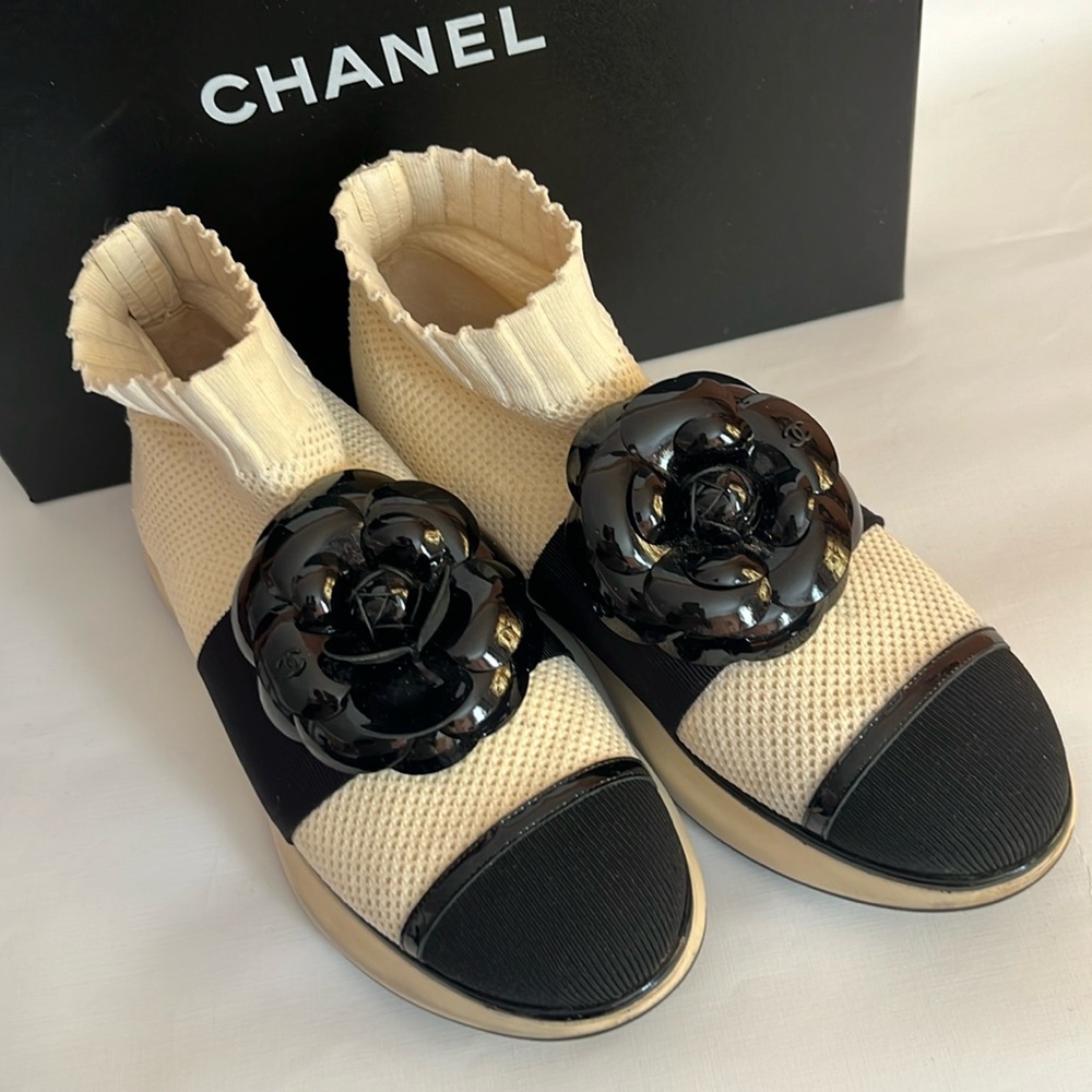 CHANEL Authentic knit sneakers size 38,5$550